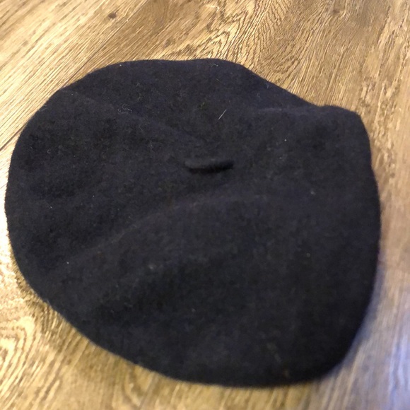 Black wool beret - Picture 3 of 5